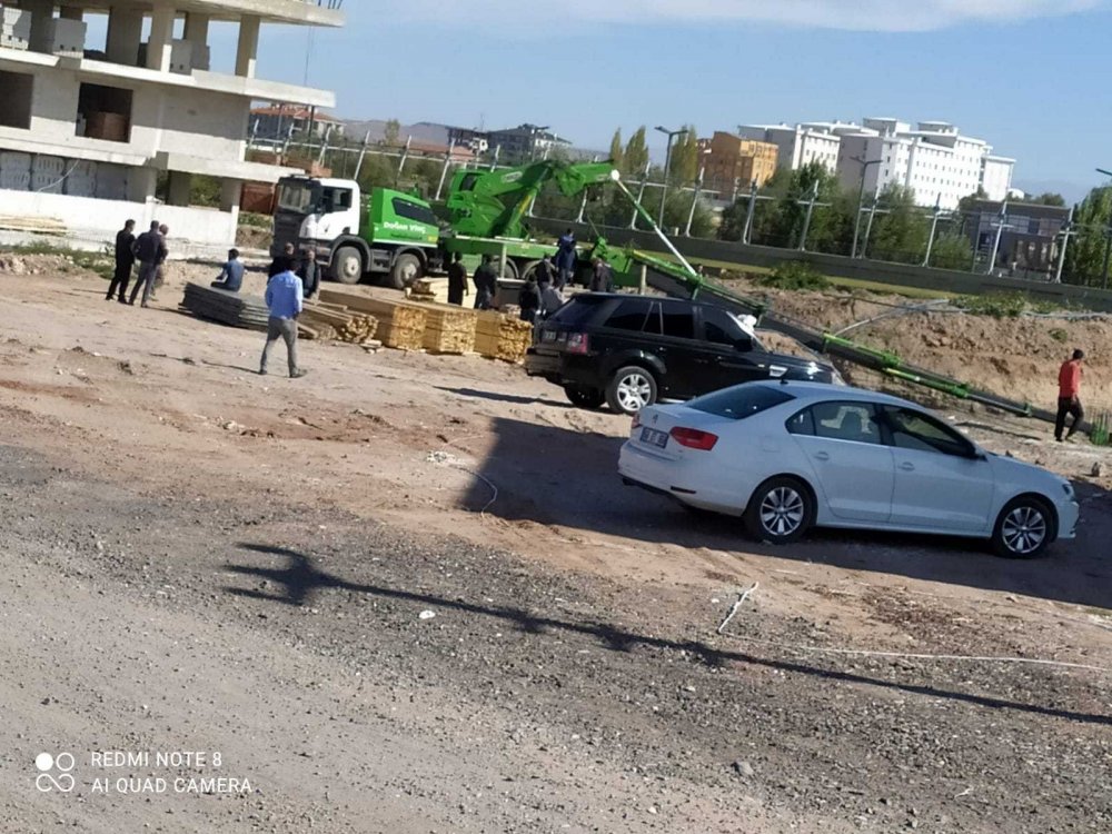 İnşaatta vinç halatı koptu! Üzerine malzeme düşen işçi Mehmet Bayrakçı öldü