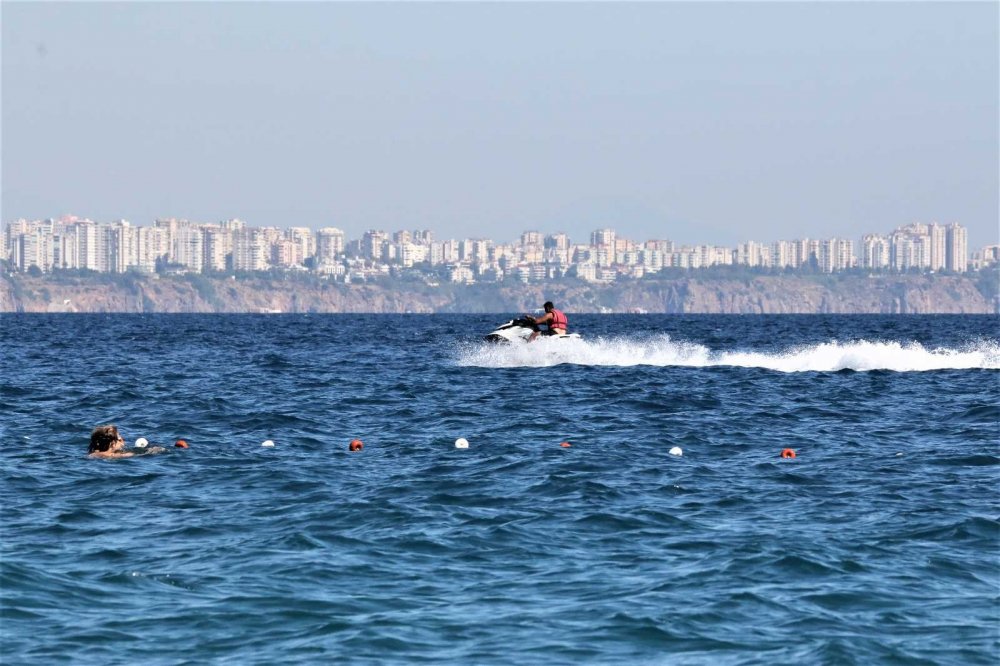 Türkiye 3 mevsimi birden yaşıyor! Doğu illerinde kar Antalya’da yaz! Gerisi son bahar