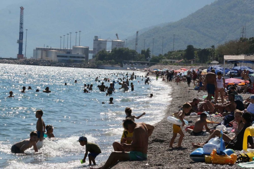 Türkiye 3 mevsimi birden yaşıyor! Doğu illerinde kar Antalya’da yaz! Gerisi son bahar