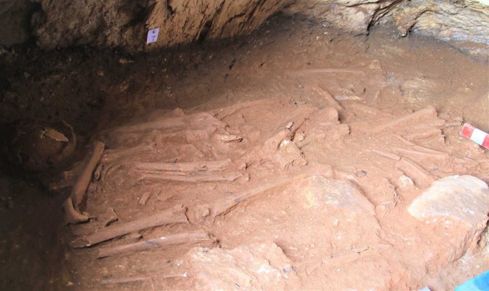 Antik kent Anemurium’da heyecanlandıran keşif! 2 bin yıllık 4 insan iskeleti bulundu