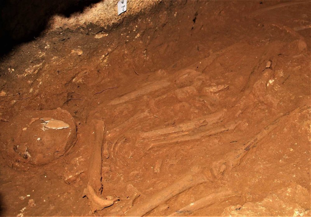 Antik kent Anemurium’da heyecanlandıran keşif! 2 bin yıllık 4 insan iskeleti bulundu