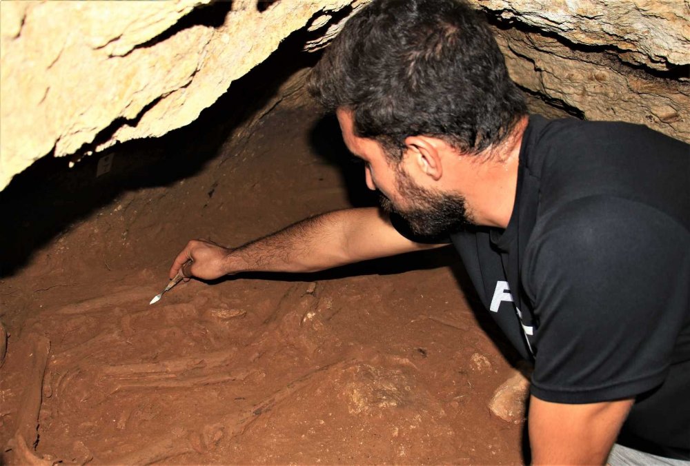 Antik kent Anemurium’da heyecanlandıran keşif! 2 bin yıllık 4 insan iskeleti bulundu