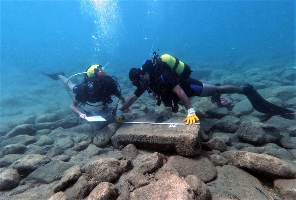 Antik kent Anemurium’da heyecanlandıran keşif! 2 bin yıllık 4 insan iskeleti bulundu