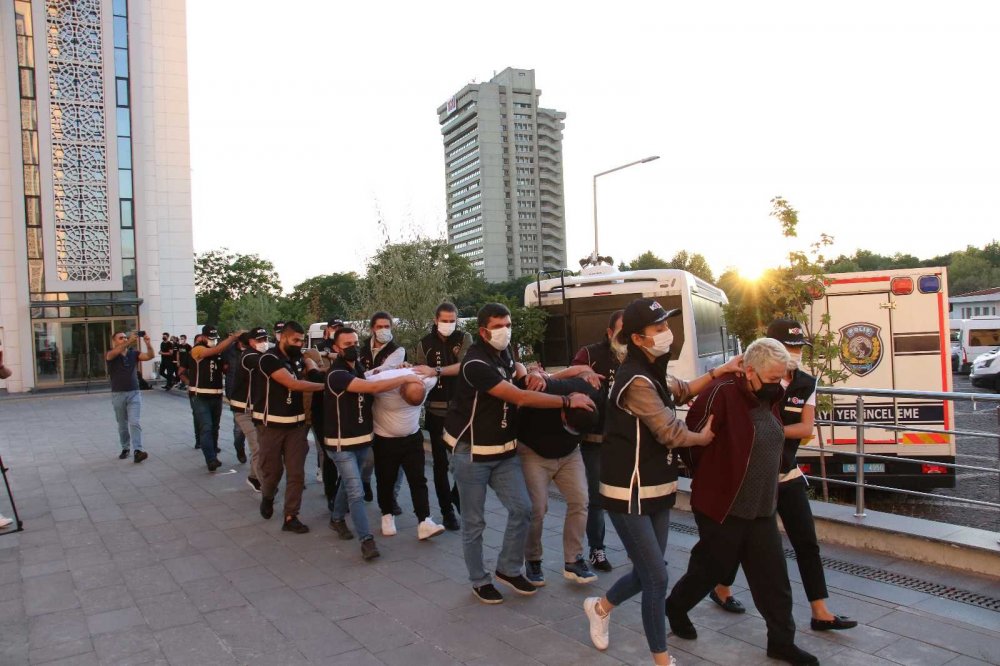 Ekvador'dan muz konteyneri içinde uyuşturucu getirmişler! 3 kentte baronlara operasyon! 6 gözaltı