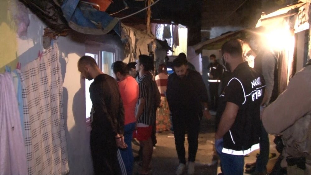 İstanbul'da uyuşturucu kuyruğu kameralara yansıdı