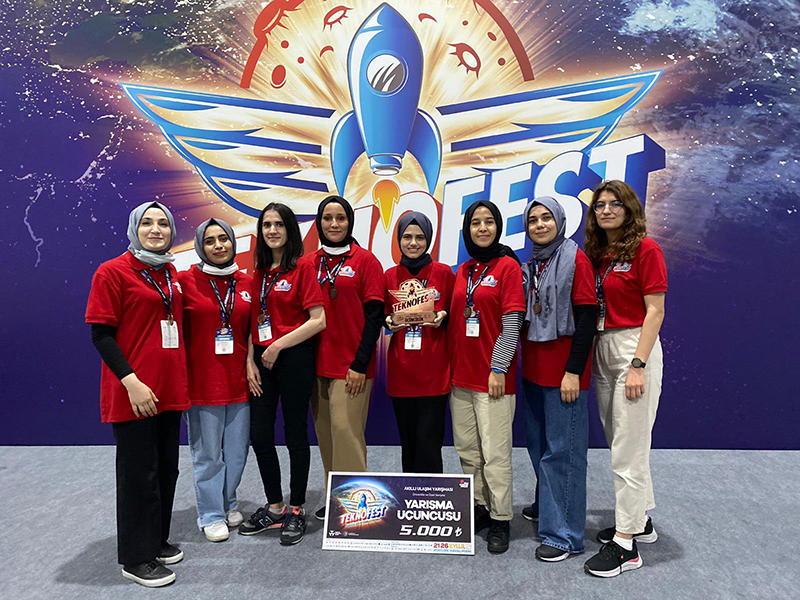 kiz-muhendishane-takimi-akilli-ulasim-turkiye-3uncusu.jpg