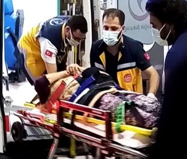 Otomobil pazar yerine daldı! 4 yaralı