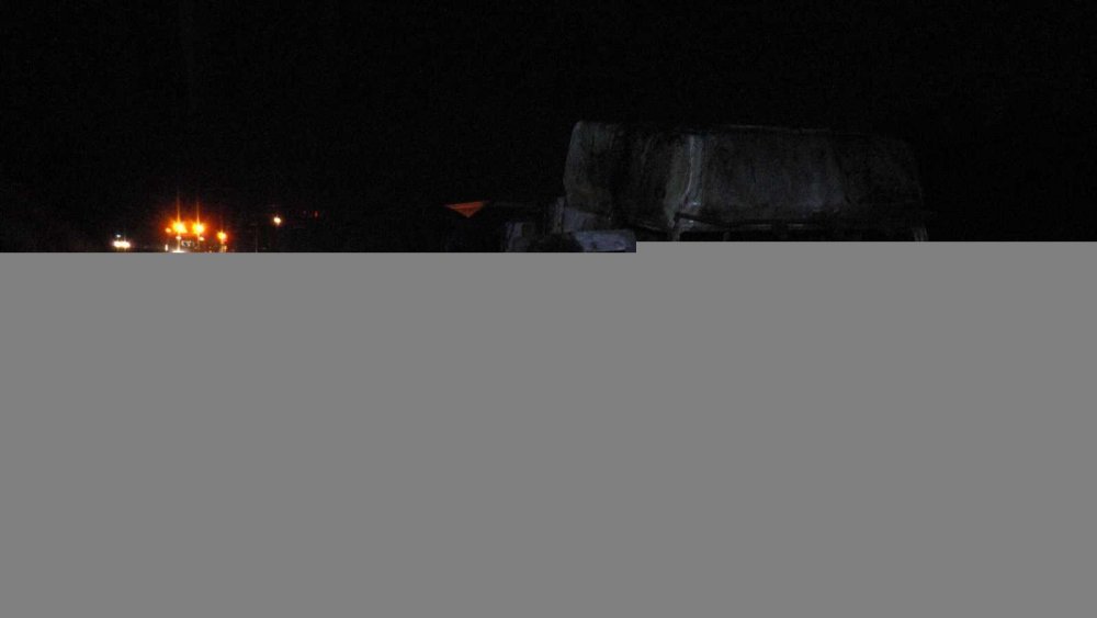 Metal yüklü tır otoyolda alev alev yandı