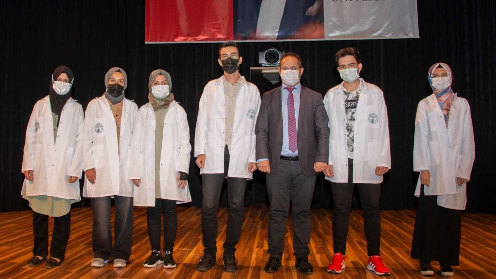 Selçuk Üniversitesi Tıp Fakültesi'nde 210 hekim adayı beyaz önlük heyecanı yaşadı