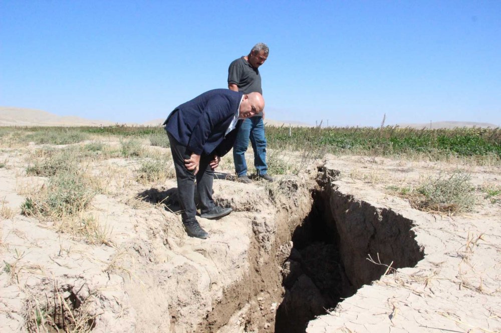 Konya’dan Karaman’a uzanan derin yarıklar korkutuyor!