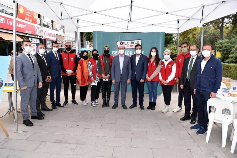 Standlar kuruldu! Selçuklu Gençlik Meclisi yeni üyelerini bekliyor
