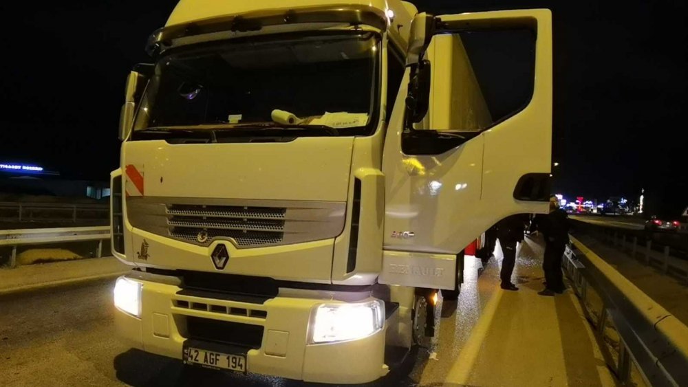 Konya plakalı tırın önünü kesen beyzbol sopalı saldırgan dehşet saçtı!