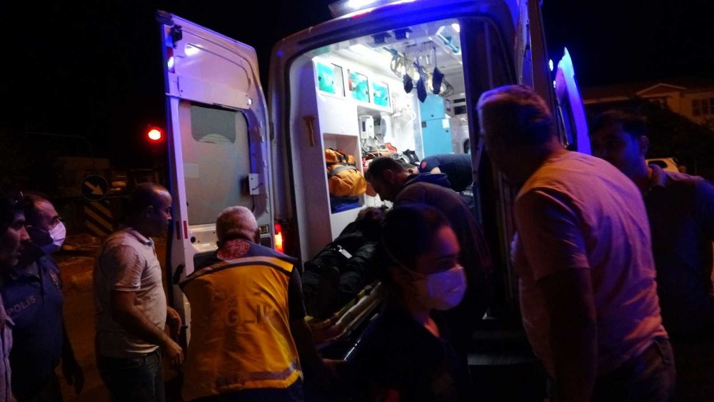 Sivil devriye gezen polis otosu otomobille çarpıştı! 2’si polis 5 yaralı