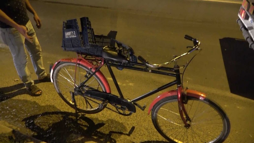 Bisikletiyle karşıya geçmeye çalışırken otomobilin çarptığı genç ağır yaralandı