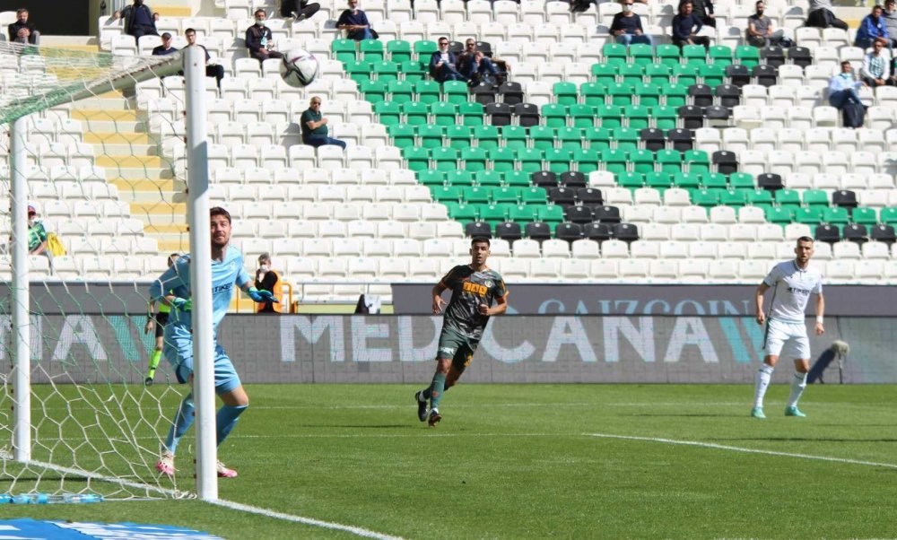 Konyaspor sahasında da berabere kaldı!