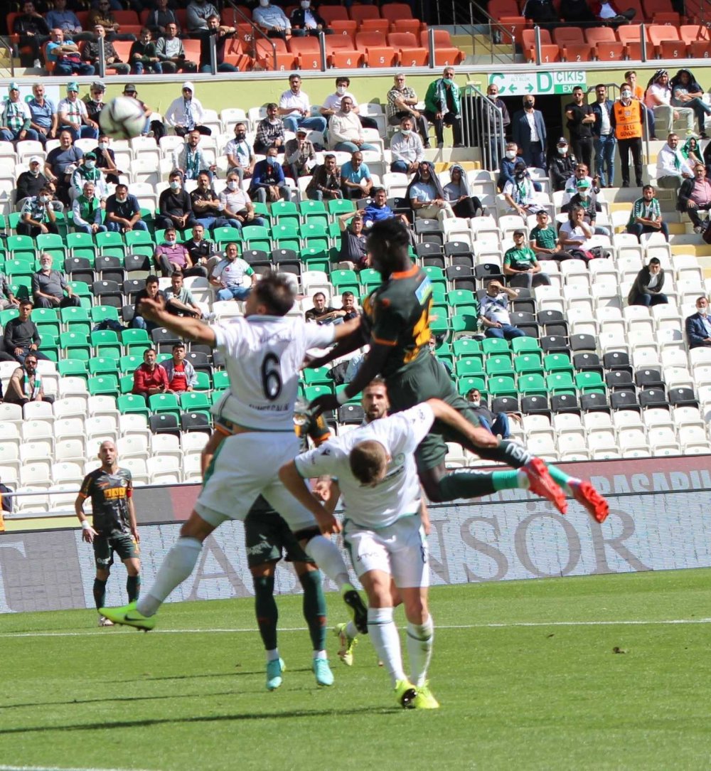 Konyaspor sahasında da berabere kaldı!
