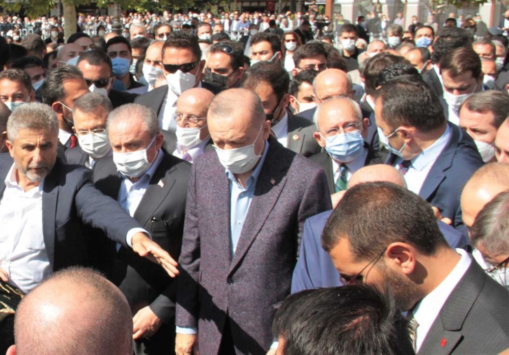 Oğuzhan Asiltürk Hakk'a uğurlandı! Cenazesi liderleri buluşturdu