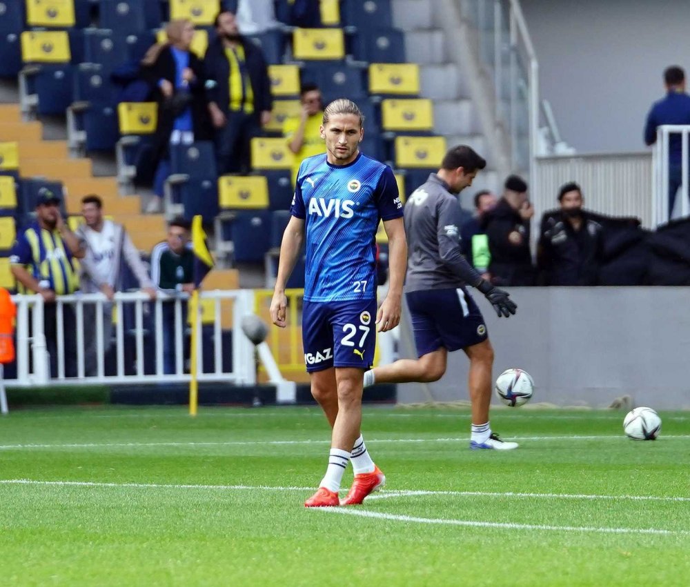 Fenerbahçe Kasımpaşa maçına 4 eksikle çıktı! Mesut Özil yedek klübesinde