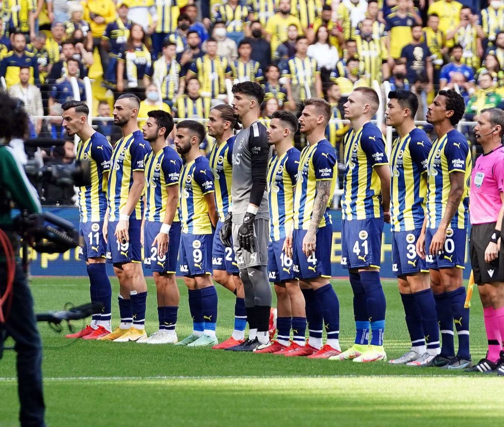 Fenerbahçe Kasımpaşa maçına 4 eksikle çıktı! Mesut Özil yedek klübesinde