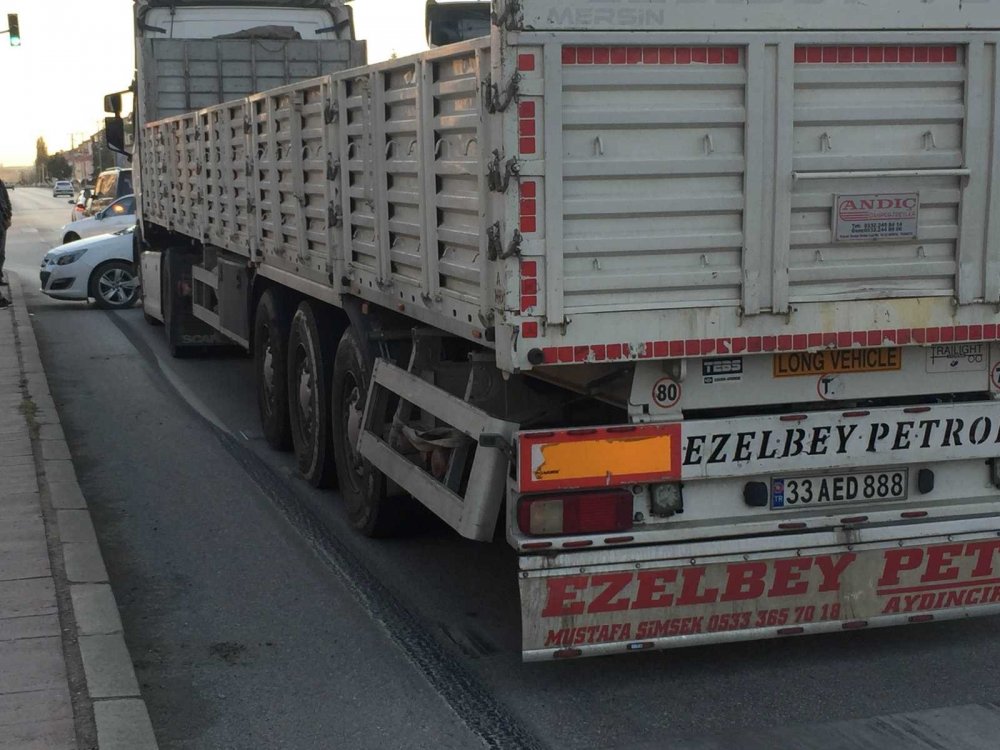 Konya'da tırın çarptığı otomobil 43 metre sürüklendi