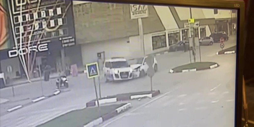 Polis otosu otomobille çarpıştı! 2’si polis 3 yaralı