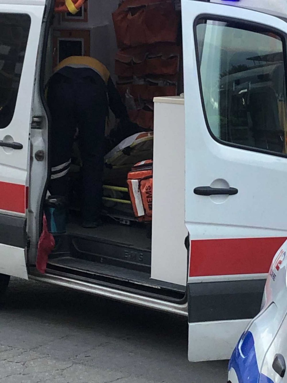 Polis otosu otomobille çarpıştı! 2’si polis 3 yaralı