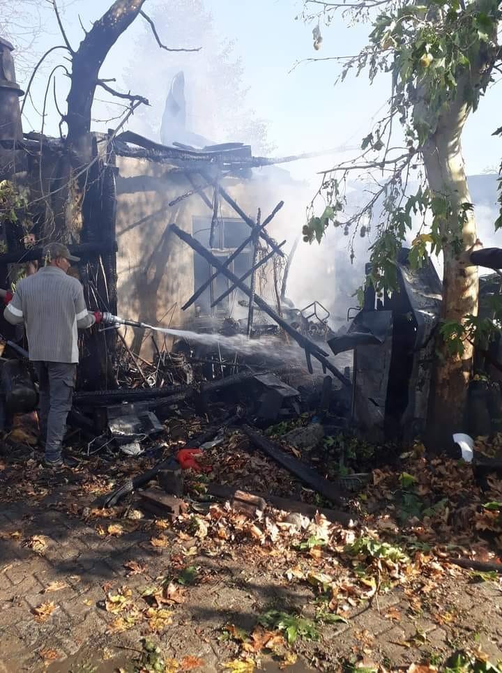 Konya’da alev alev yanan müstakil ev kullanılamaz hale geldi