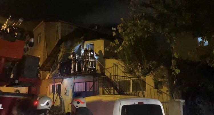 Ümraniye’de yangın paniği! Kimyasal malzemeler ve piknik tüpü patladı