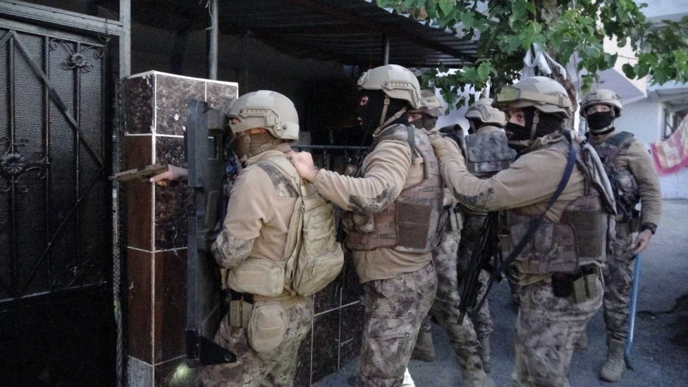 40 adrese eş zamanlı kaçak silah ticareti operasyonu! 32 gözaltı