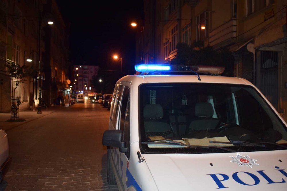 4'ncü kattaki evlerinin balkonundan düşen genç hayatını kaybetti