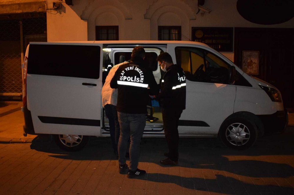 4'ncü kattaki evlerinin balkonundan düşen genç hayatını kaybetti