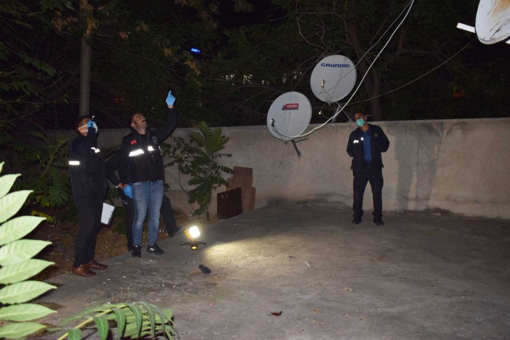 4'ncü kattaki evlerinin balkonundan düşen genç hayatını kaybetti