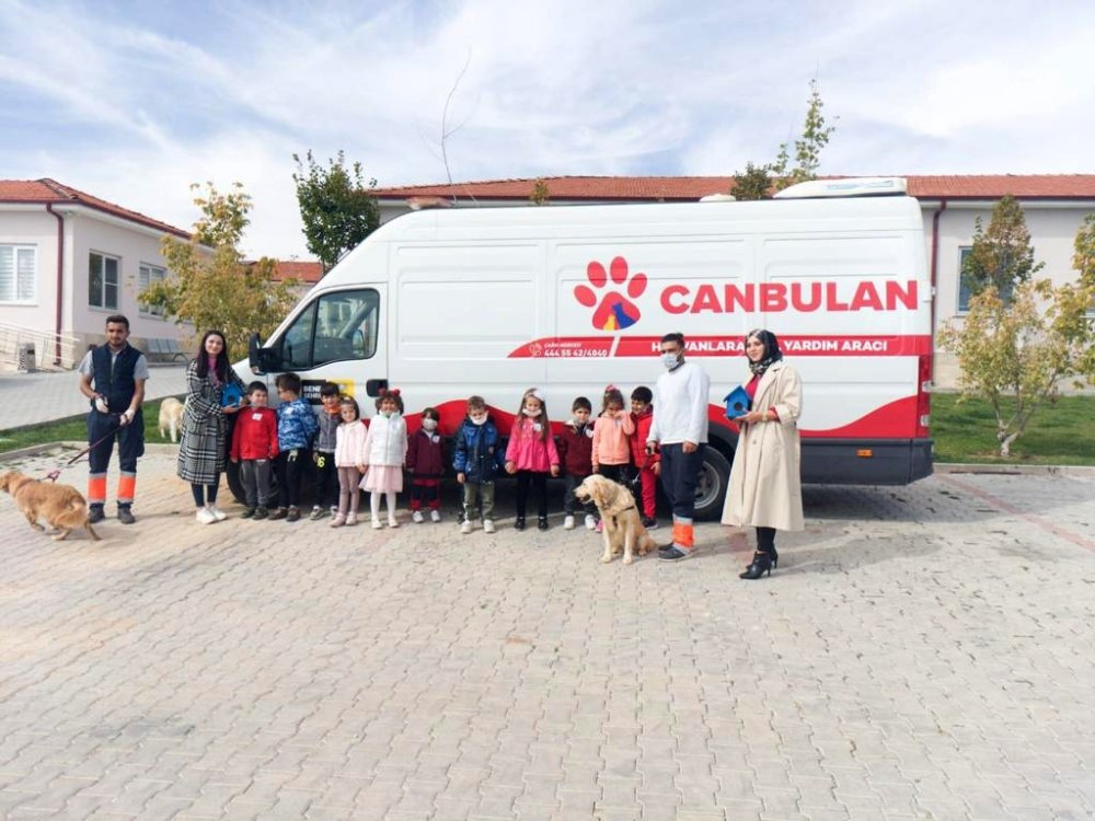 Hayvan dostu Konya'da öğrenciler Hayvan Barınağını ziyaret etti