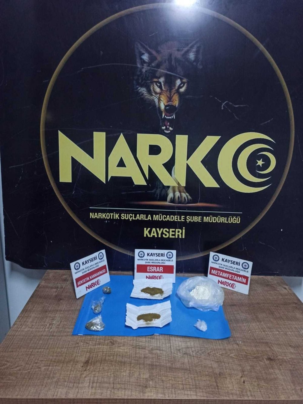 Develi'de yorgan arasında zehir ticareti polise takıldı
