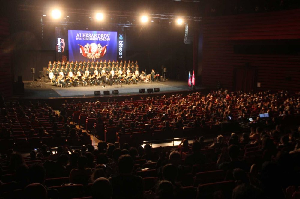 Kızılordu Konya'da! Solist Haluk Levent