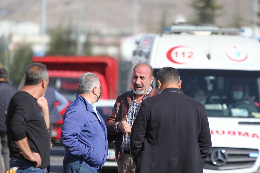 Metal mobilya fabrikasında yangın! Ekmek teknesini gözyaşlarıyla izledi