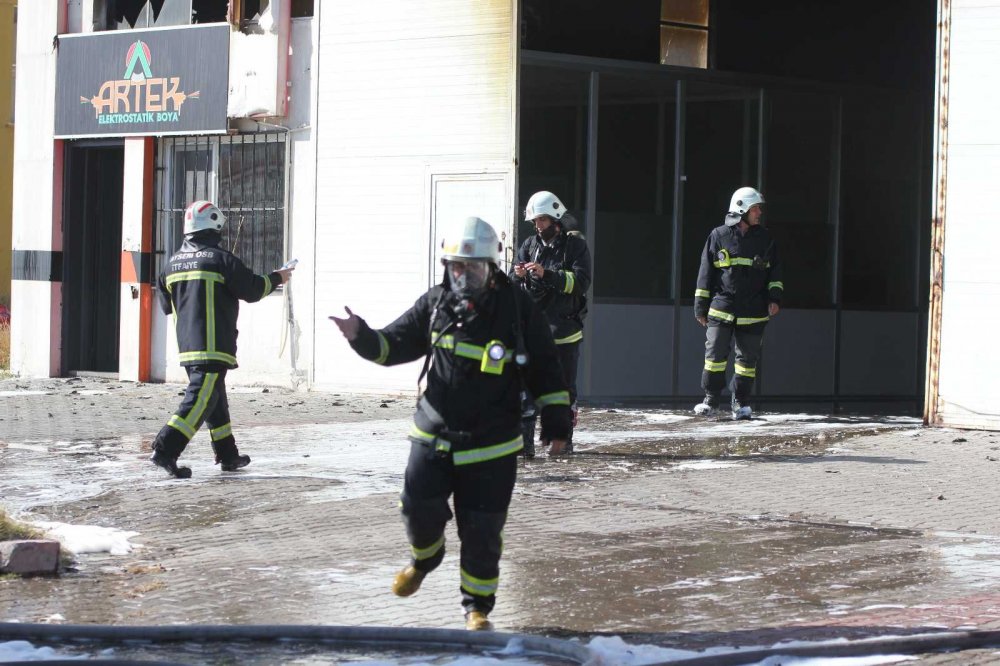 Metal mobilya fabrikasında yangın! Ekmek teknesini gözyaşlarıyla izledi