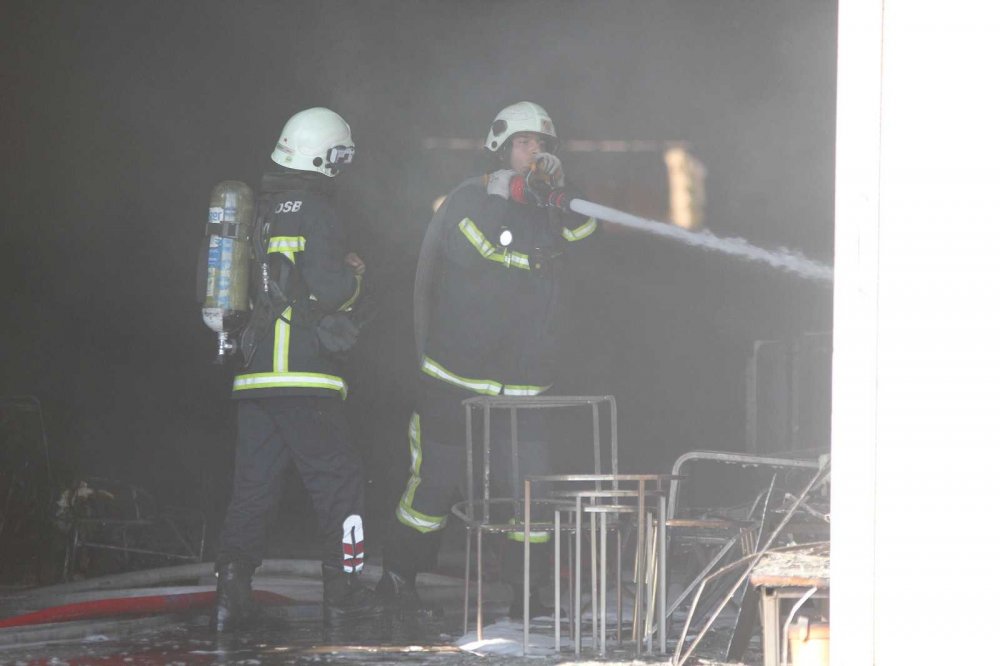 Metal mobilya fabrikasında yangın! Ekmek teknesini gözyaşlarıyla izledi