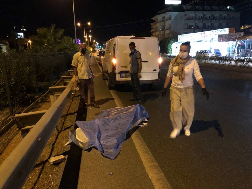 Alanya'da Ukraynalı turistlere otomobil çarptı! 1 ölü 1 ağır yaralı