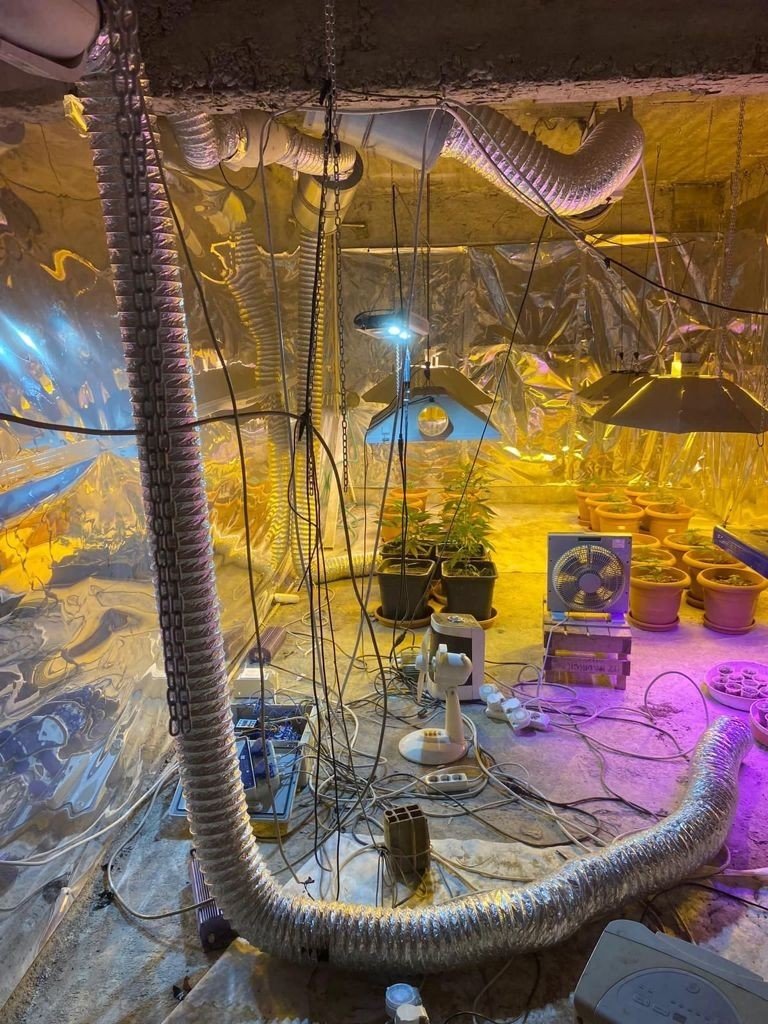 Bilim kurgu filminden fırlamış gibi! Burası bir uyuşturucu imalathanesi