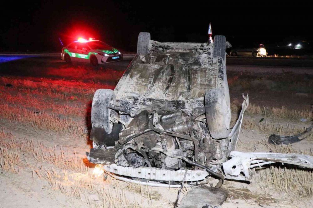 Takla atan otomobil tarlaya uçtu! 1 yaralı