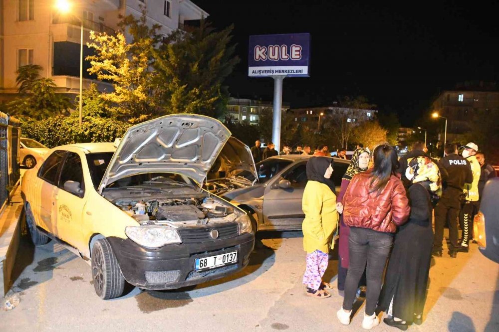 Ticari taksi ile otomobil çarpıştı: 3 yaralı