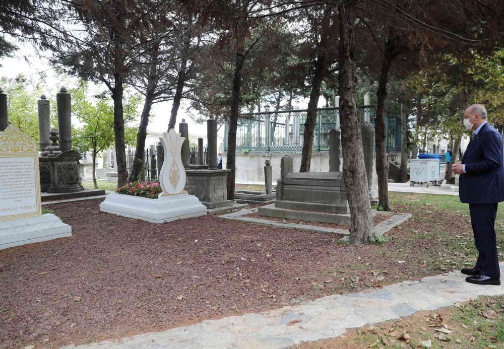 Cumhurbaşkanı Erdoğan Şule Yüksel Şenler, Ahmet Kekeç ve Mehmet Fırıncı'nın kabrini ziyaret etti