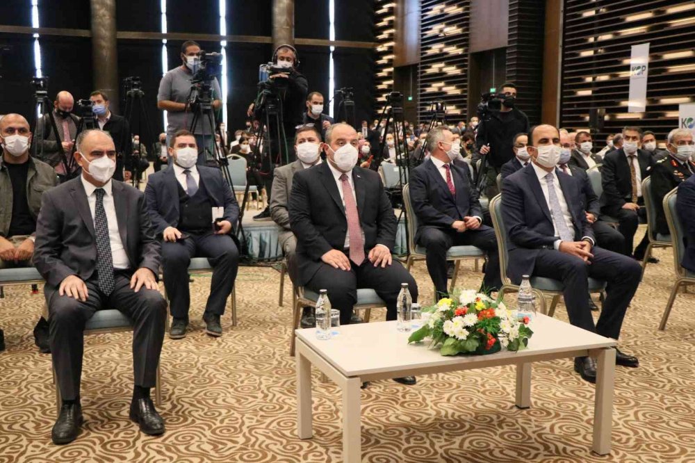 Hızlı trenle Konya'ya gelen Bakan Varank: Biz milletimize belediye otobüsü ittirmeyi reva göremeyiz