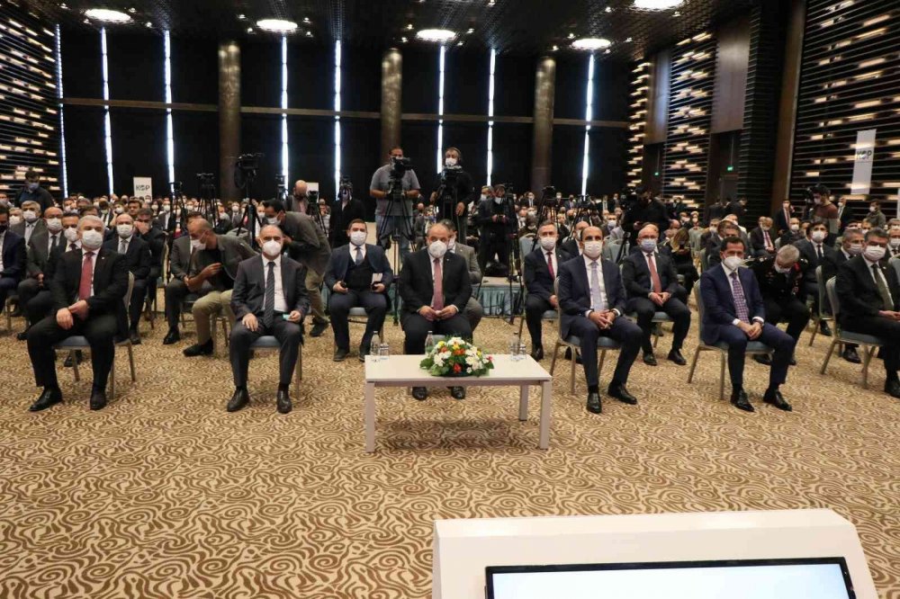 Hızlı trenle Konya'ya gelen Bakan Varank: Biz milletimize belediye otobüsü ittirmeyi reva göremeyiz