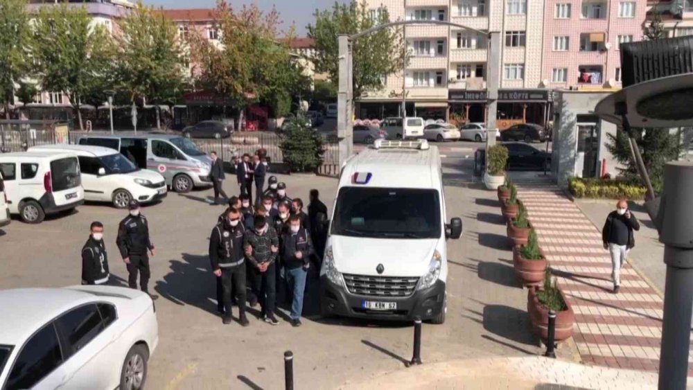 Tefecilere eş zamanlı 'Alper' operasyonu! 5 gözaltı