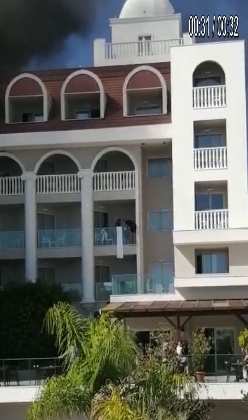 5 yıldızlı otelde yangın paniği! Turistler çarşafla balkondan inmeye çalıştı