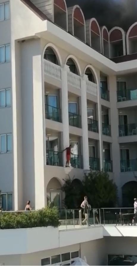 5 yıldızlı otelde yangın paniği! Turistler çarşafla balkondan inmeye çalıştı