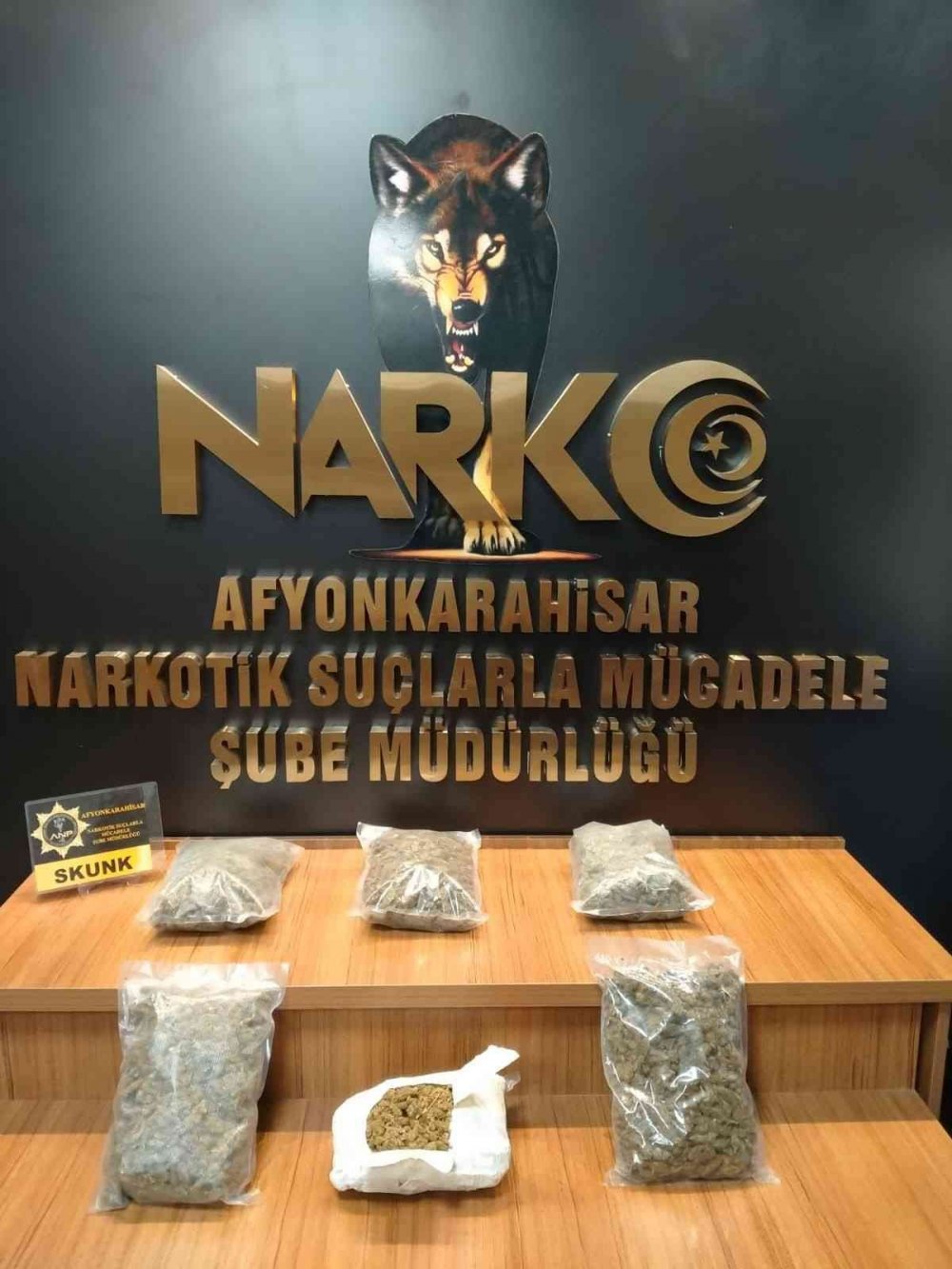 Afyon'da durdurulan araçta tam 3 kilogram uyuşturucu çıktı!