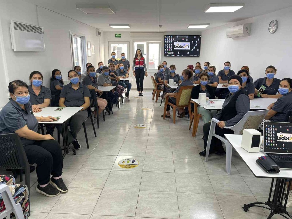 Anne ve anne adayı 30 kadına narkotik eğitimi